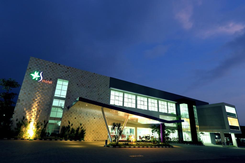 Batu Suki Resort And Hotel Buitenkant foto