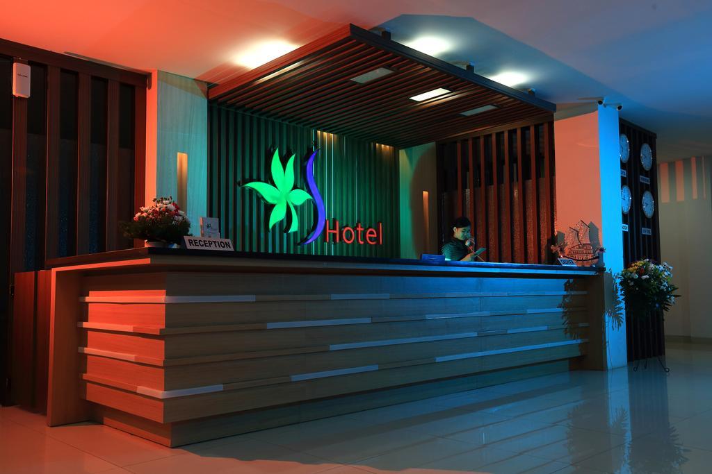 Batu Suki Resort And Hotel Buitenkant foto