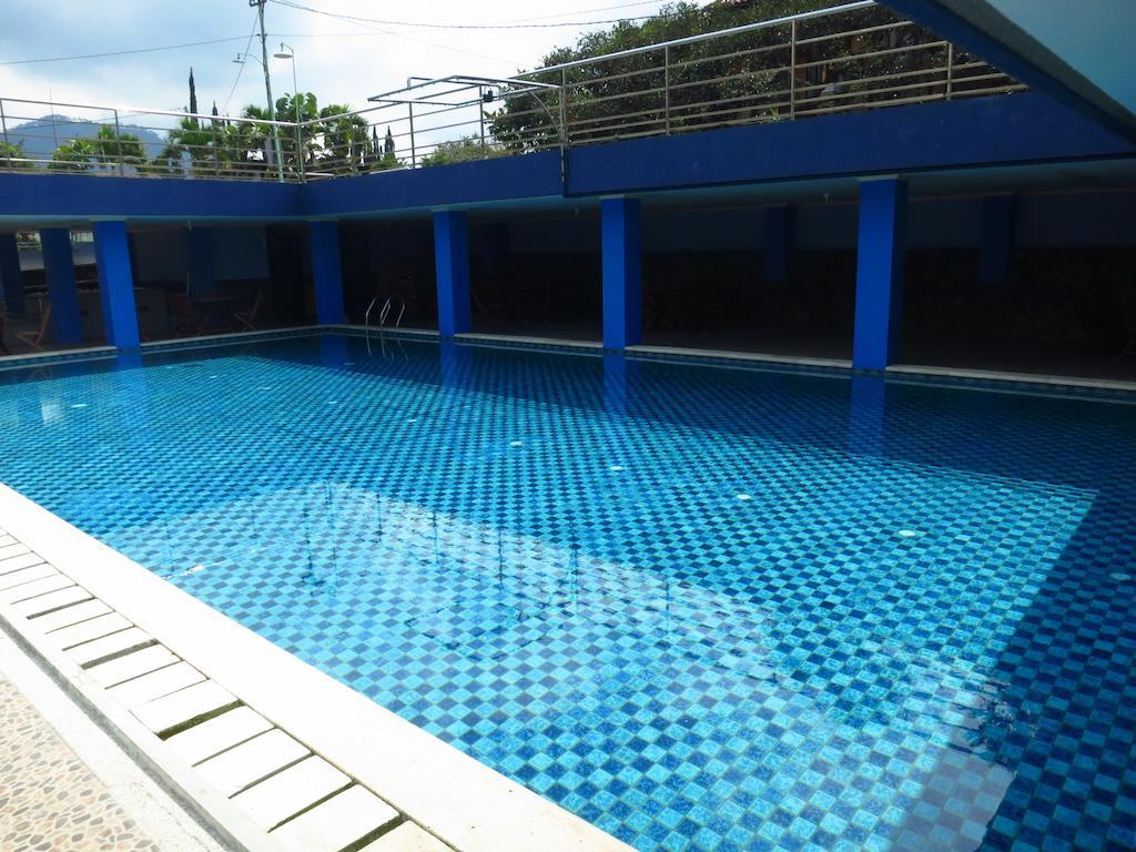 Batu Suki Resort And Hotel Buitenkant foto